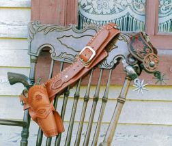 Holster western - 37. Ensemble cartouchière, holster et spurstraps